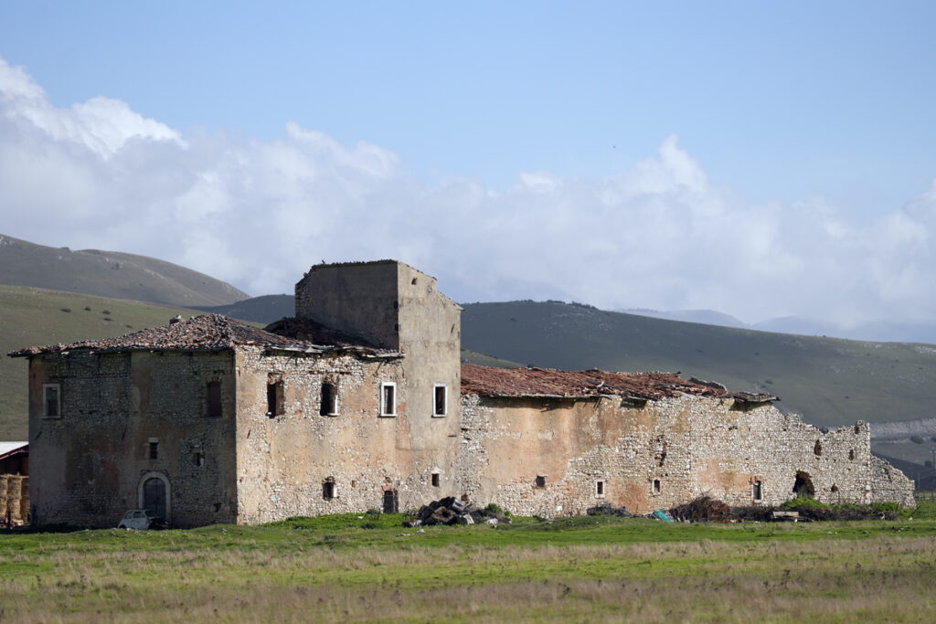 CASALE DRAGONETTI - PIANA DI CASCINA (AQ)